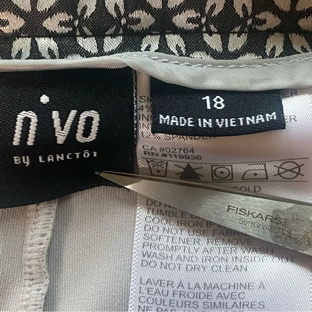 NVO By Lanctot Black/Gray Tone Floral Design Skort Size 18